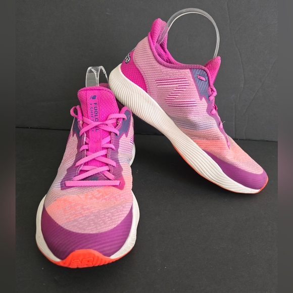 New Balance Shoes 10 - Picture 12 of 17